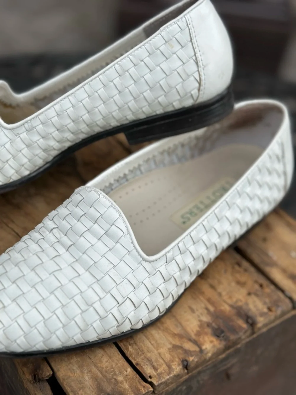 Trotters Basketweave Leather Flats White Loafers Comfort Chic Style